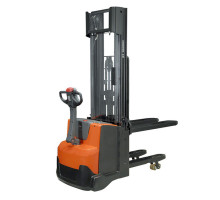 Электрический штабелер Toyota SWE120L (Исполнение с защитой от коррозии)