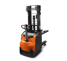 Электрический штабелер Toyota SWE145 (Исполнение для рыбной промышленности)