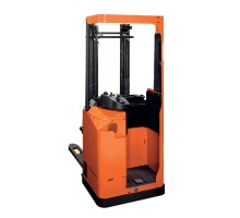 Штабелер Toyota SSE160