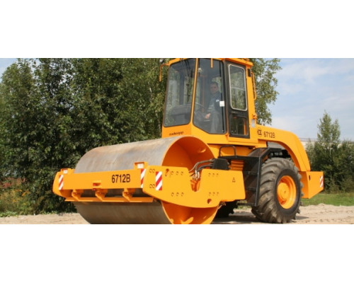 Каток вибрационный самоходный АМКОДОР 6712В