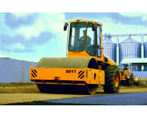 Каток вибрационный самоходный АМКОДОР 6811
