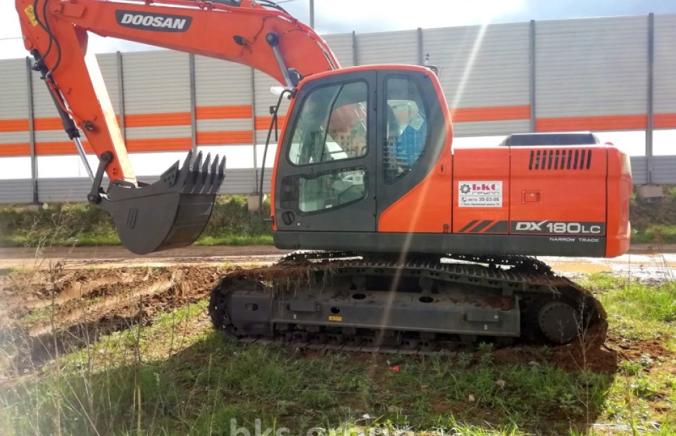 Ремонт гусеничного экскаватора: ходовая, траки и гидравлика